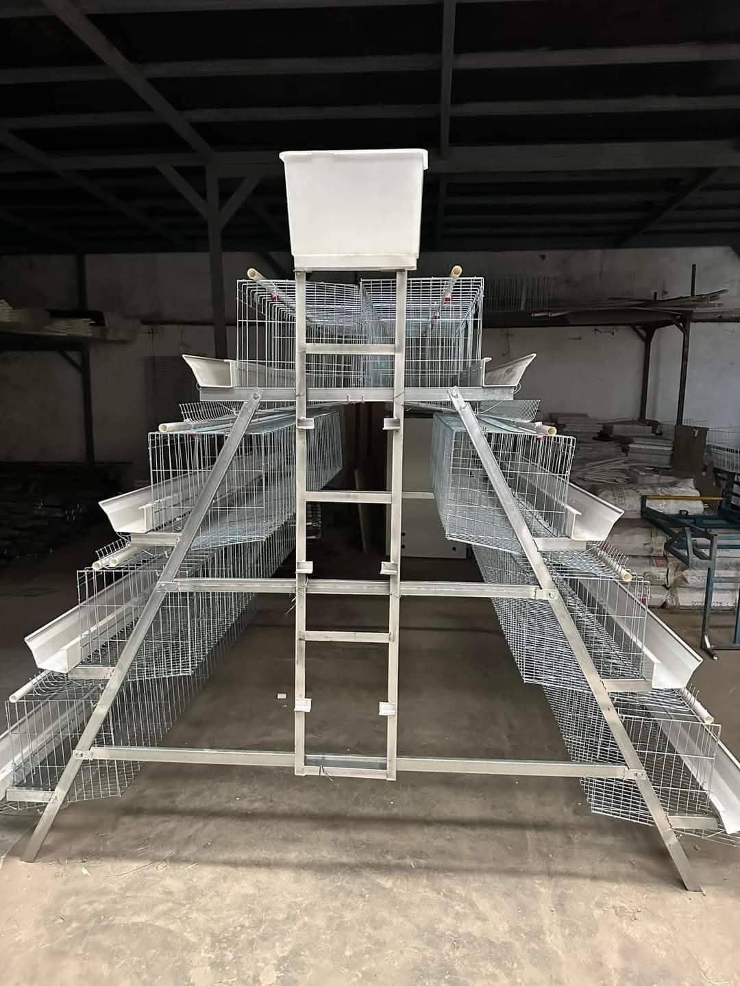 Battery Cage System (128 Birds)